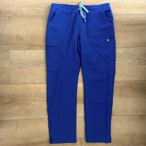 Women’s Figs Skinny Petite Scrub pants in Royal blue
